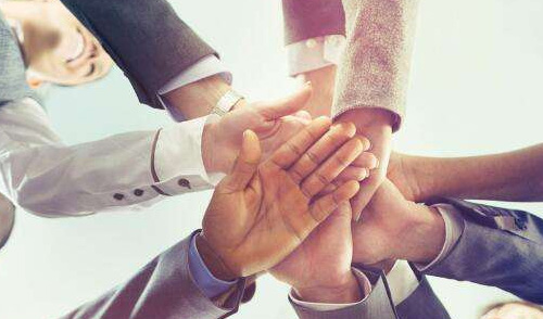 有完整的開發(fā)團(tuán)隊(duì)嗎？